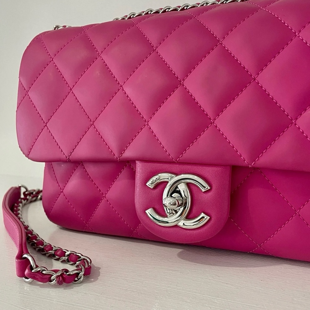 Chanel Rubber Quilted Lambskin Medium Coco Rain Flap in Pink. 💖 Card & COA- Full - Picture 3 of 16